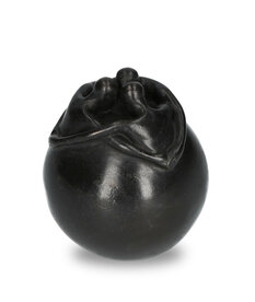Handgemaakte mini urn van brons omhelzing op een bol | ds-B-08