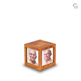 Persoonlijke handgemaakte houten MDF urn met foto's lichtbruin medium | fp-MPG 004 M