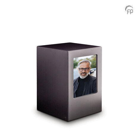 Persoonlijke handgemaakte houten MDF urn met foto zwart | fp-MPG 003