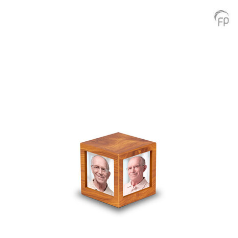Persoonlijke handgemaakte houten MDF urn met foto's lichtbruin small | fp-MPG 004 S