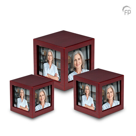 Persoonlijke handgemaakte houten MDF urn met foto's wijnrood medium | fp-MPG 005 M