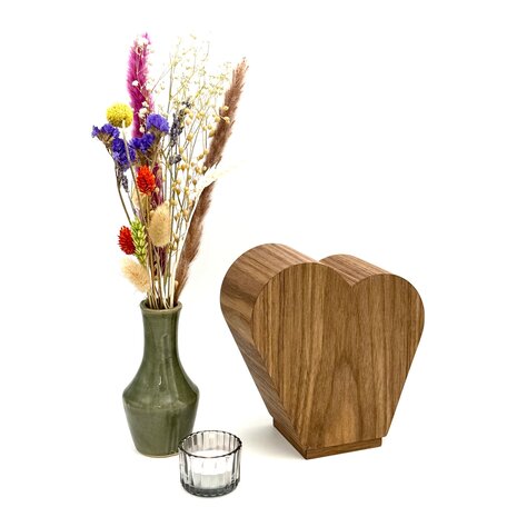 Houten kleine urn hart Notenhout | hu-DHU A 202